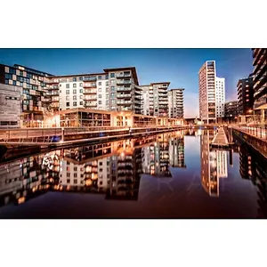 Modern Deluxe Dock Free Secure Parking Apartment