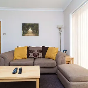 Oakwood House Detached In South Leeds Apartment